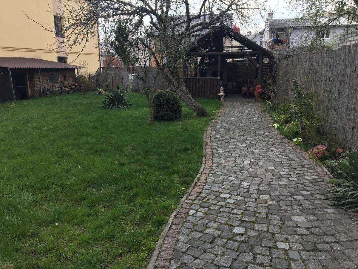 Hostel Villa Roma Lviv Exteriör bild