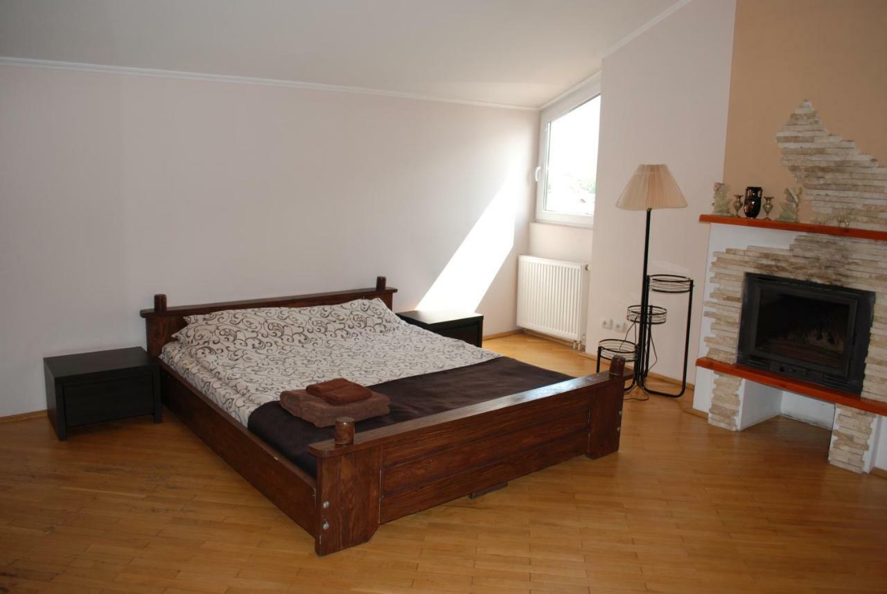 Hostel Villa Roma Lviv Exteriör bild