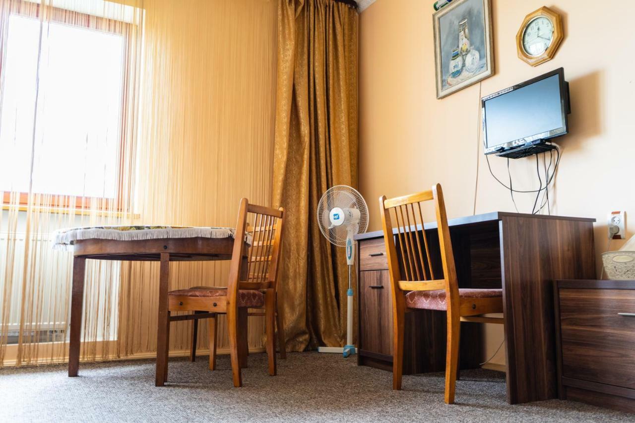 Hostel Villa Roma Lviv Exteriör bild