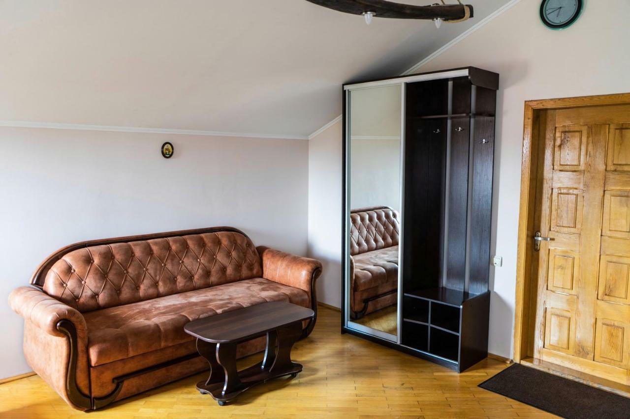 Hostel Villa Roma Lviv Exteriör bild
