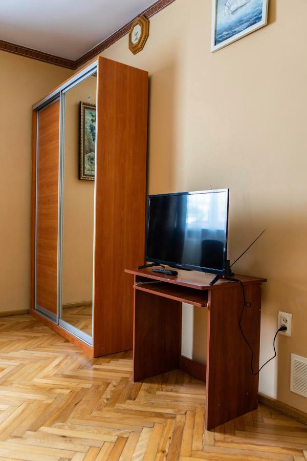 Hostel Villa Roma Lviv Exteriör bild
