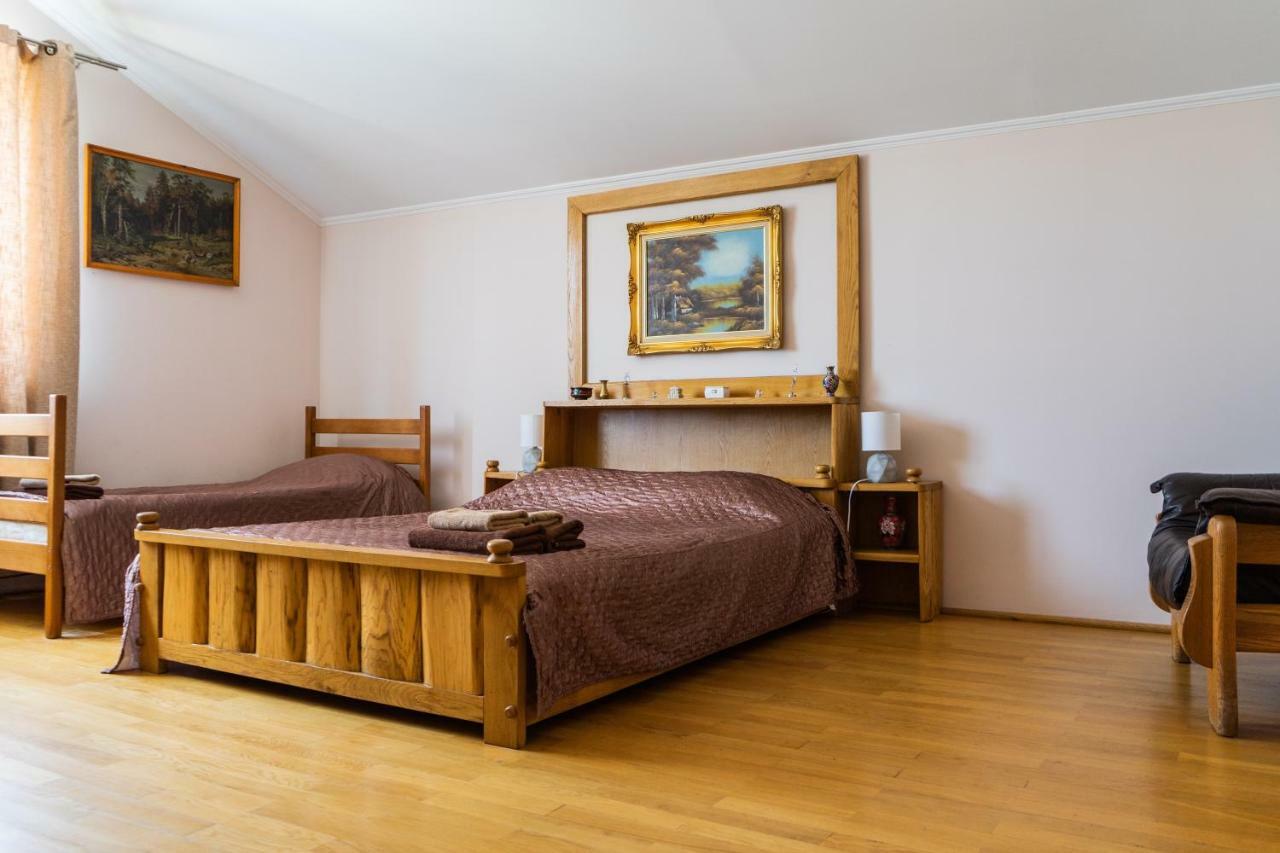 Hostel Villa Roma Lviv Exteriör bild