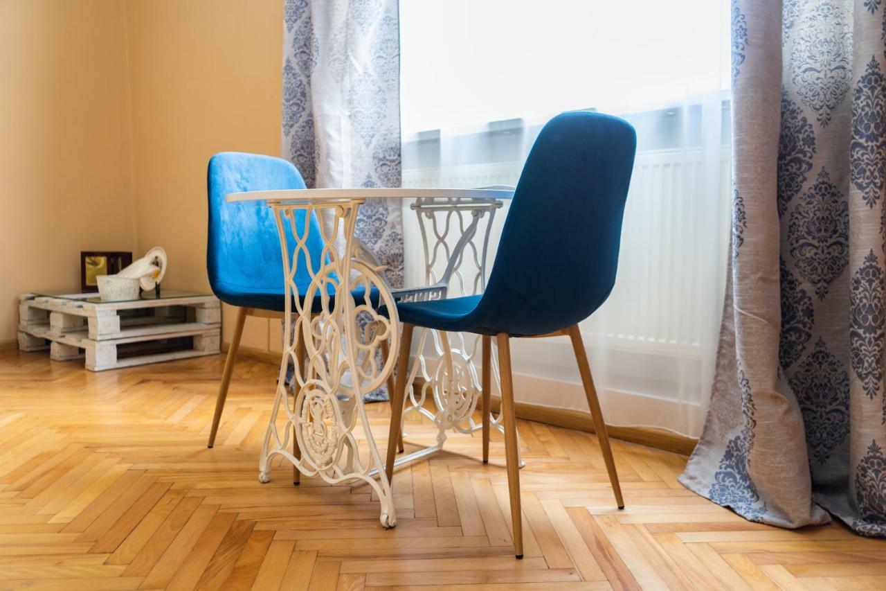 Hostel Villa Roma Lviv Exteriör bild