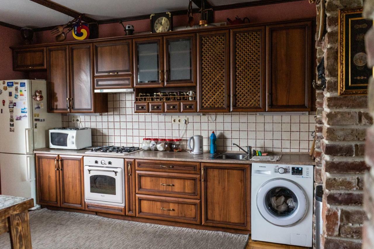 Hostel Villa Roma Lviv Exteriör bild