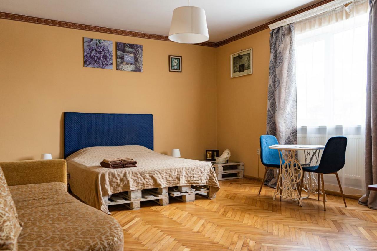Hostel Villa Roma Lviv Exteriör bild