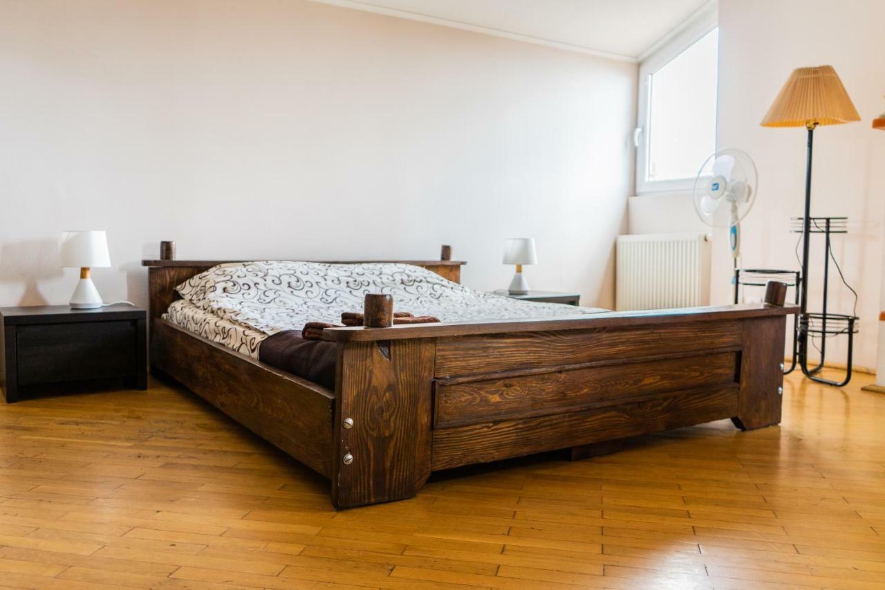 Hostel Villa Roma Lviv Exteriör bild