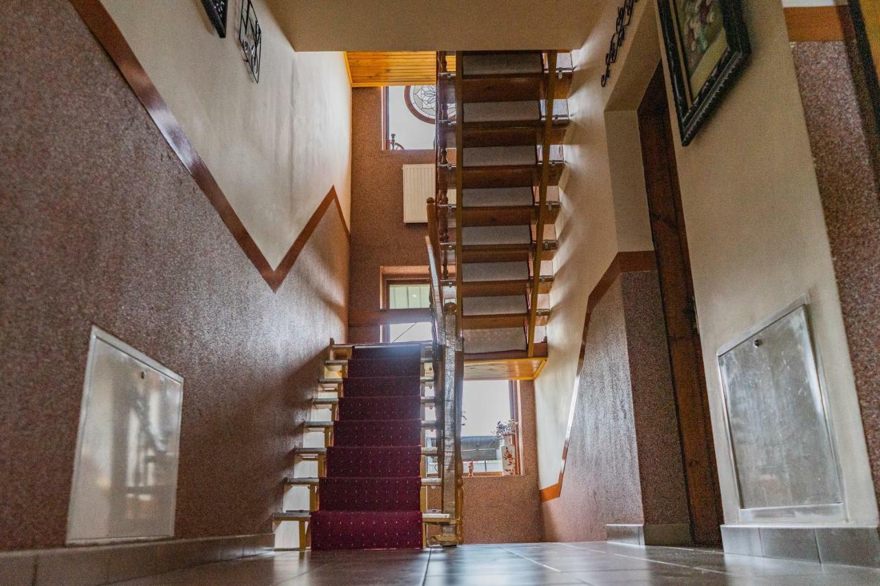 Hostel Villa Roma Lviv Exteriör bild