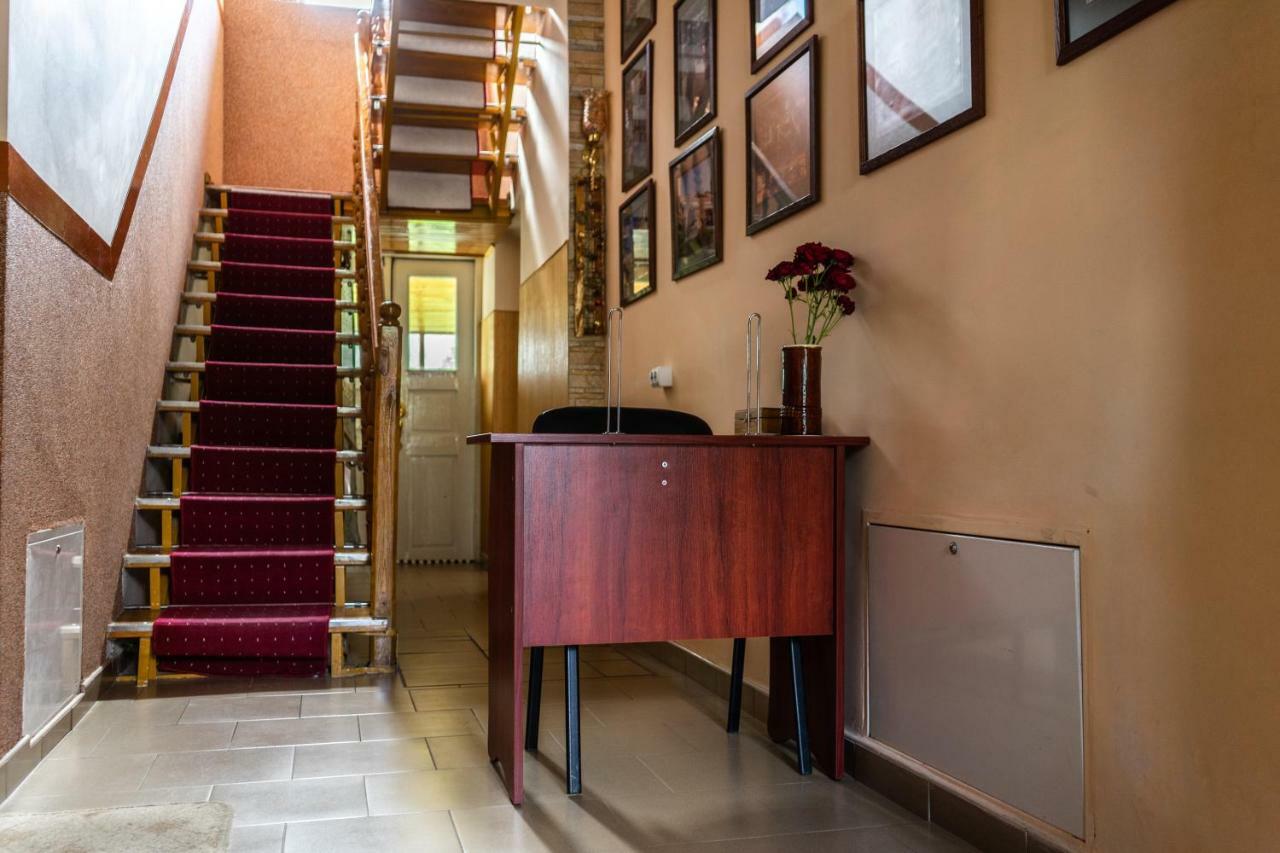 Hostel Villa Roma Lviv Exteriör bild