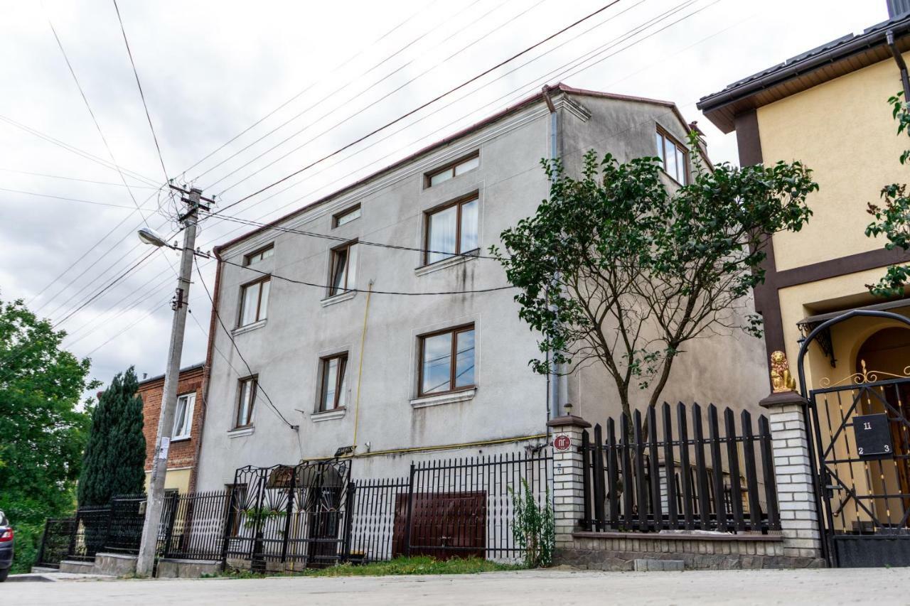 Hostel Villa Roma Lviv Exteriör bild