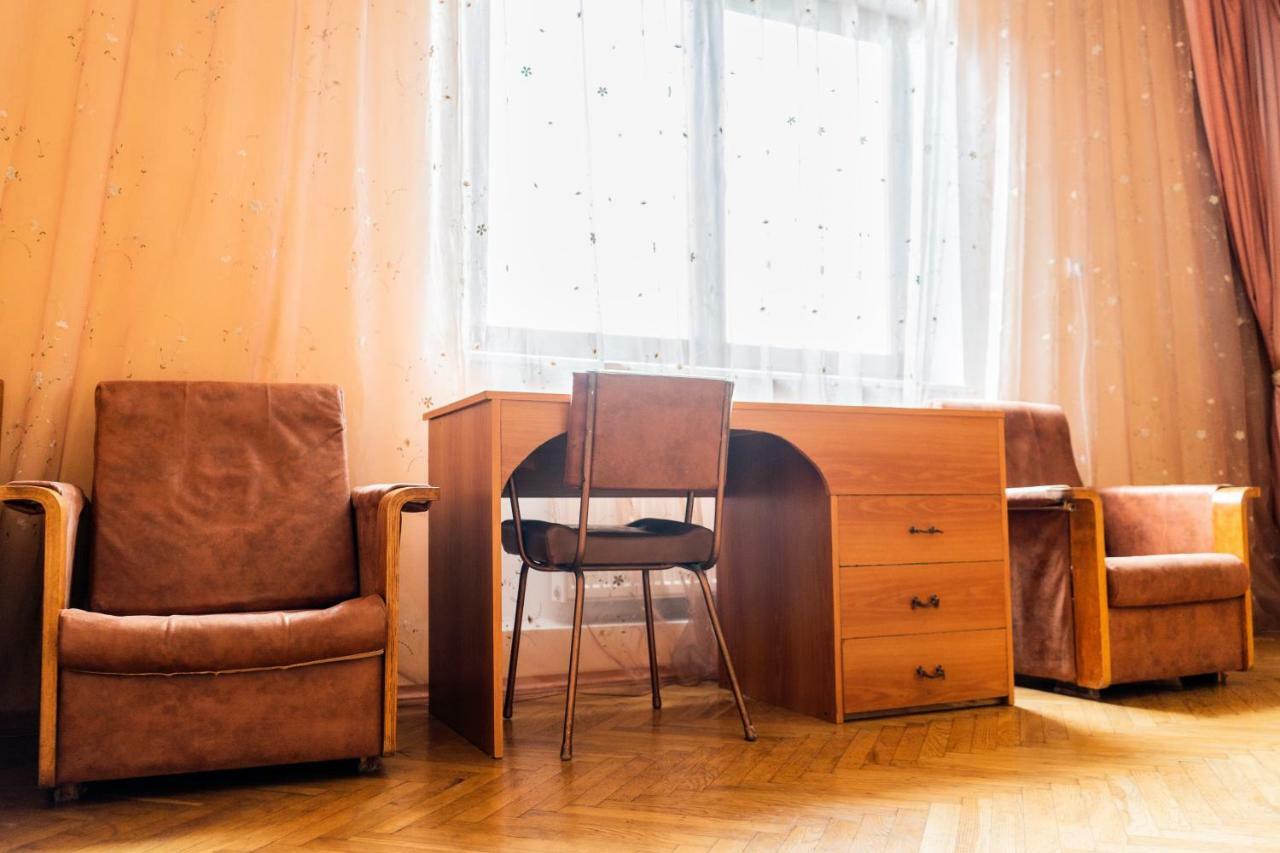 Hostel Villa Roma Lviv Exteriör bild