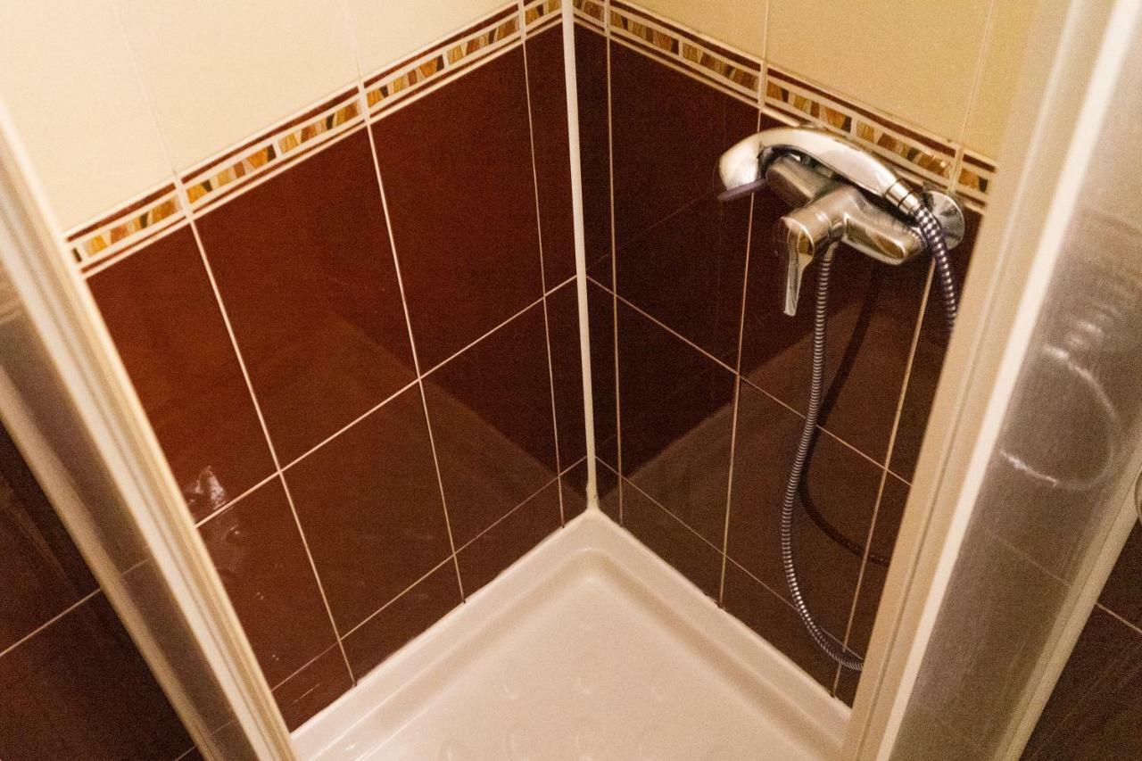 Hostel Villa Roma Lviv Exteriör bild