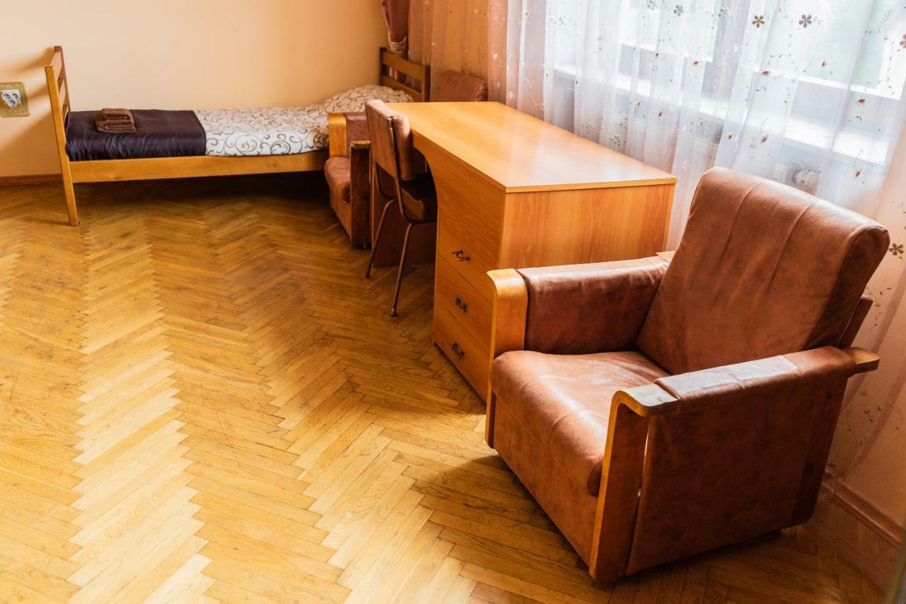 Hostel Villa Roma Lviv Exteriör bild