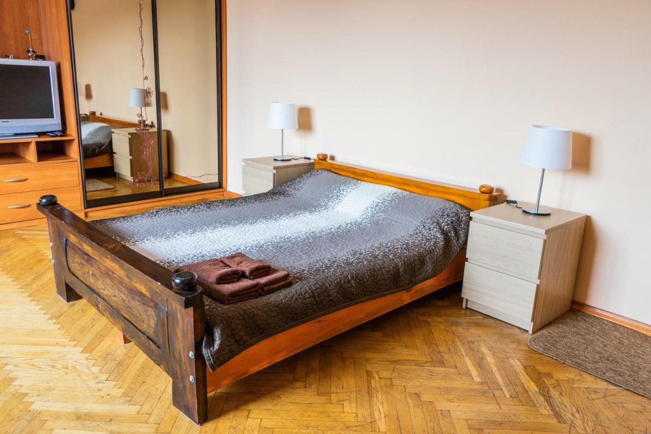 Hostel Villa Roma Lviv Exteriör bild